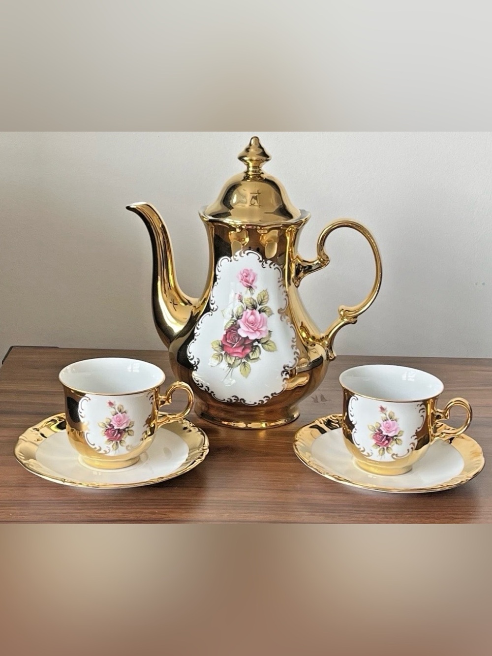 Handarbeit 22k gold Rose Teapot and 2 Demitasse Cups and Saucers Bavaria